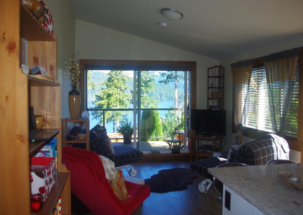 Wild Coast Chalets Port Renfrew Room photo