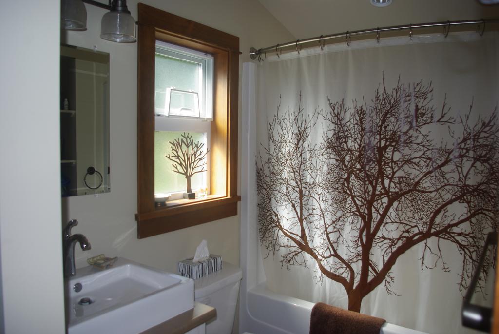 Wild Coast Chalets Port Renfrew Room photo